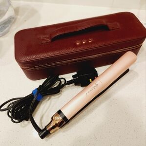 GHD platinum+ straightener